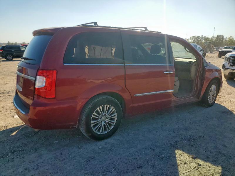 Photo 3 from auction – 2014 CHRYSLER TOWN & COU with VIN 2C4RC1CG4ER425585