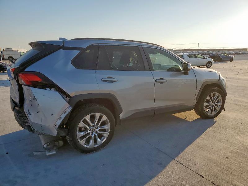 Photo 3 from auction – 2021 TOYOTA RAV4 XLE P with VIN 2T3C1RFV4MC172875