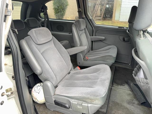 Photo 6 from auction – 2005 CHRYSLER TOWN & COU with VIN 2C4GP44R15R552971