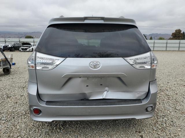 Photo 6 from auction – 2018 TOYOTA SIENNA SE with VIN 5TDXZ3DC0JS920400