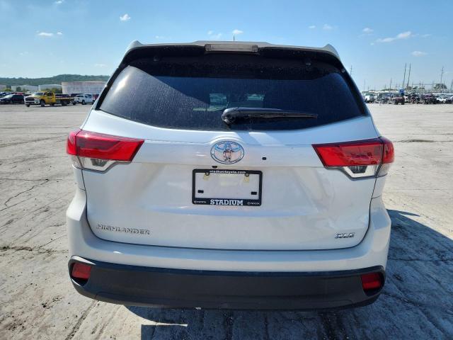 Photo 6 from auction – 2017 TOYOTA HIGHLANDER SE with VIN 5TDKZRFH3HS201609