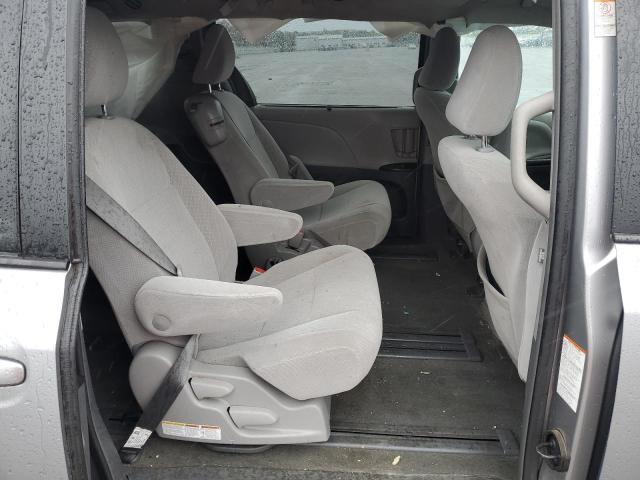 Photo 11 from auction – 2018 TOYOTA SIENNA LE with VIN 5TDKZ3DC5JS926624