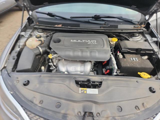 Photo 11 from auction – 2015 CHRYSLER 200 LIMITE with VIN 1C3CCCAB3FN561136