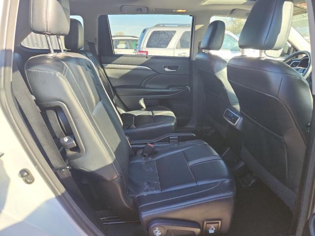 Photo 11 from auction – 2018 TOYOTA HIGHLANDER with VIN 5TDJZRFH7JS849391