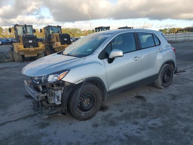 CHEVROLET TRAX LS 2018 with VIN 3GNCJKSB6JL330046 - Photo from auction