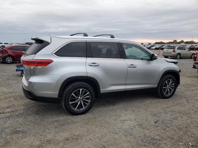 Photo 3 from auction – 2019 TOYOTA HIGHLANDER with VIN 5TDKZRFH0KS573593