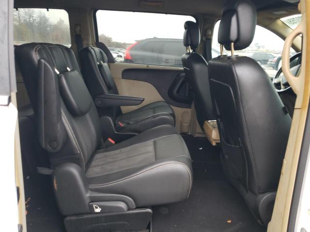 Photo 11 from auction – 2015 CHRYSLER TOWN & COU with VIN 2C4RC1CG3FR521094