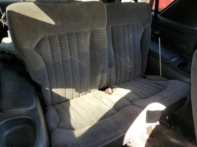 Photo 10 from auction – 2002 CHEVROLET BLAZER with VIN 1GNCT18WX2K197440