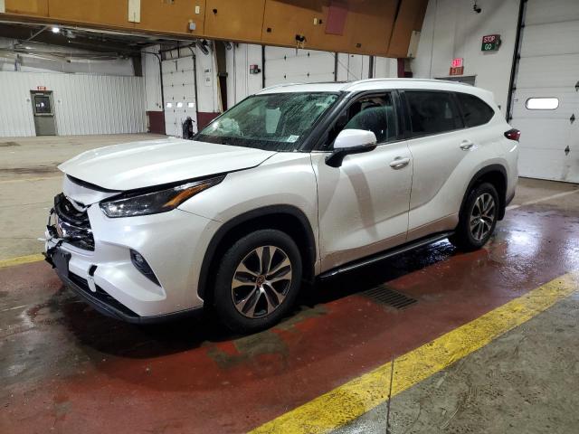 TOYOTA HIGHLANDER 2023 مع رقم تعريف المركبة 5TDKBRCH6PS117596 - صورة من المزاد