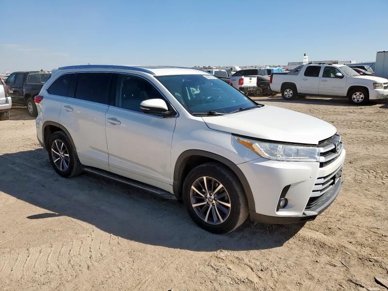 Photo 4 from auction – 2017 TOYOTA HIGHLANDER with VIN 5TDKZRFH8HS509133