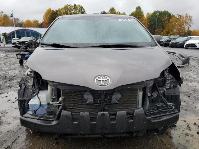 Photo 5 from auction – 2016 TOYOTA SIENNA XLE with VIN 5TDDK3DC7GS141401