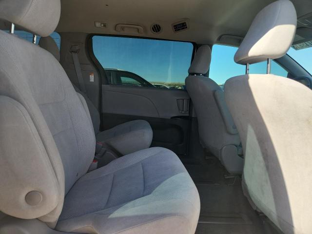 Photo 11 from auction – 2018 TOYOTA SIENNA L with VIN 5TDZZ3DC5JS945298