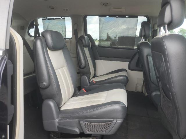 Photo 11 from auction – 2010 CHRYSLER TOWN & COU with VIN 2A4RR8D18AR442802