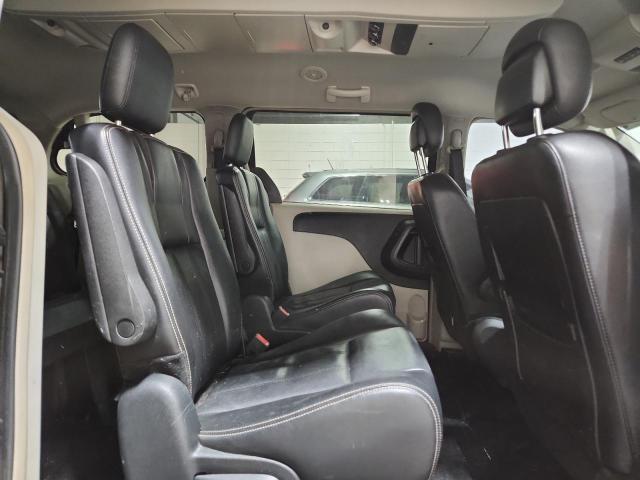Photo 11 from auction – 2014 CHRYSLER TOWN & COU with VIN 2C4RC1BG4ER394369