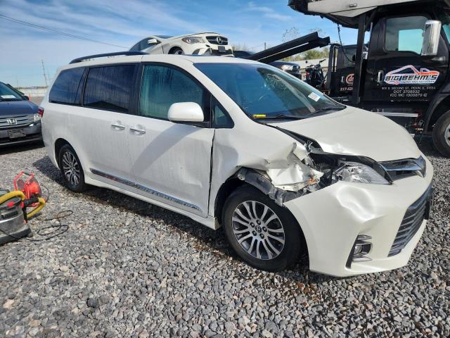 Photo 4 from auction – 2018 TOYOTA SIENNA XLE with VIN 5TDYZ3DCXJS958074
