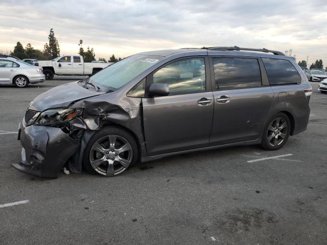 TOYOTA SIENNA SE 2017 with VIN 5TDXZ3DC8HS801648 - Photo from auction