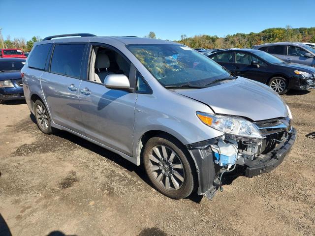 Photo 4 from auction – 2018 TOYOTA SIENNA XLE with VIN 5TDDZ3DC4JS199890