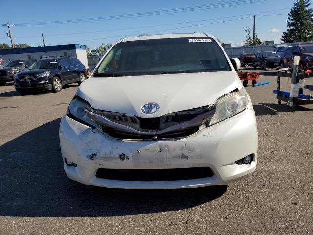 Photo 5 from auction – 2017 TOYOTA SIENNA XLE with VIN 5TDYZ3DC8HS789988