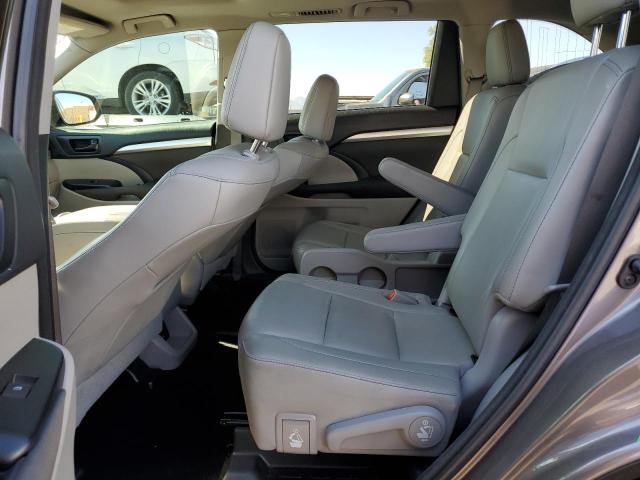 Photo 11 from auction – 2017 TOYOTA HIGHLANDER SE with VIN 5TDKZRFH8HS230460