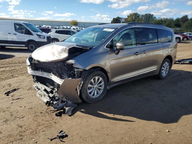CHRYSLER PACIFICA T 2017 with VIN 2C4RC1BG0HR821826 - Photo from auction