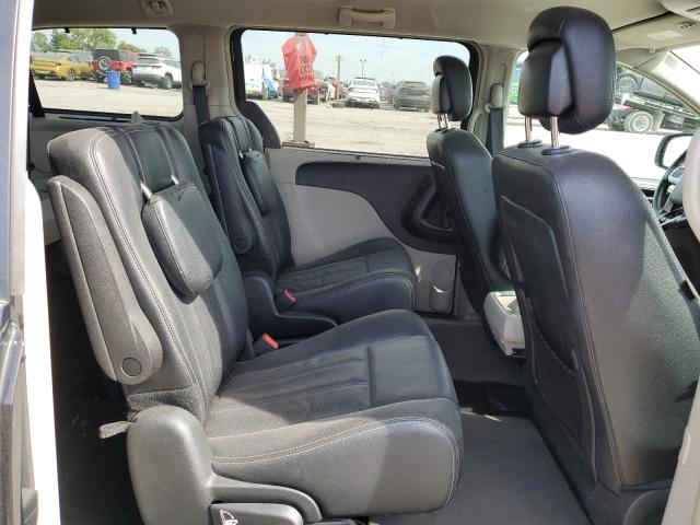 Photo 10 from auction – 2015 CHRYSLER TOWN & COU with VIN 2C4RC1CG4FR716590