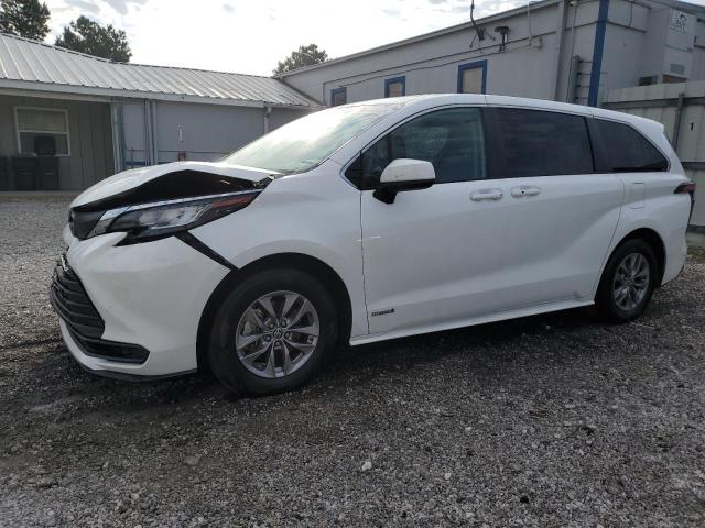 TOYOTA SIENNA LE 2021 with VIN 5TDKRKEC3MS028018 - Photo from auction