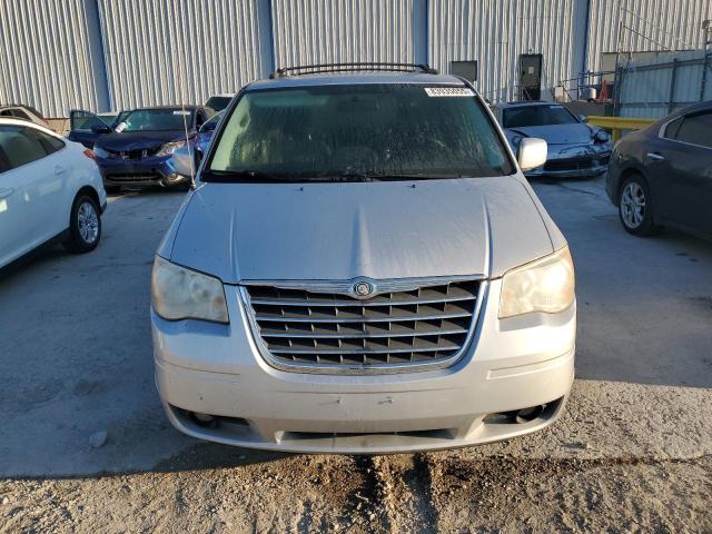 Photo 5 from auction – 2010 CHRYSLER TOWN & COU with VIN 2A4RR8D1XAR496098