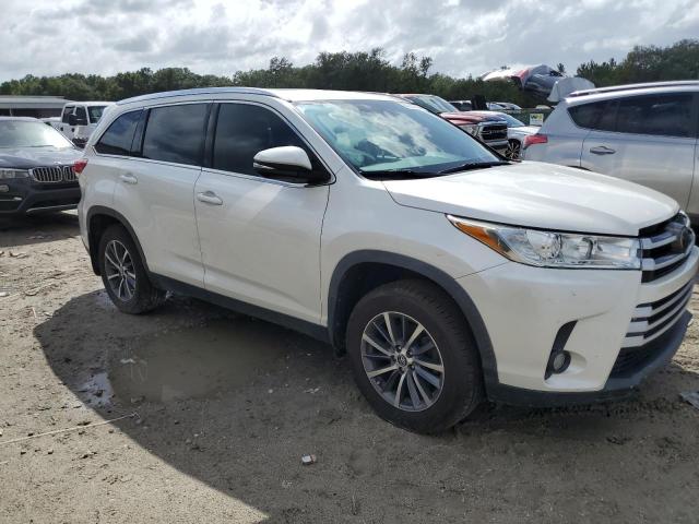 Photo 4 from auction – 2019 TOYOTA HIGHLANDER with VIN 5TDKZRFH4KS565075