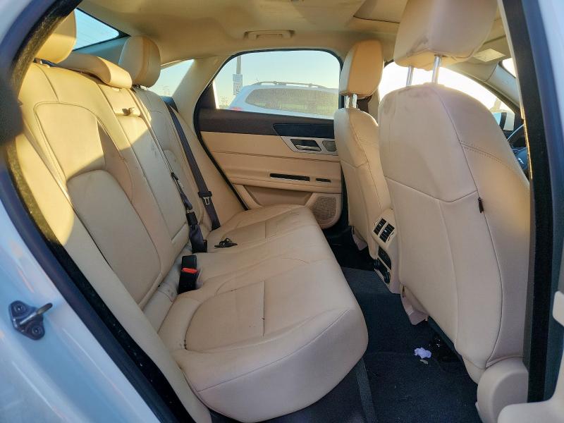 Photo 10 from auction – 2017 JAGUAR XF PREMIUM with VIN SAJBJ4BV4HCY40364
