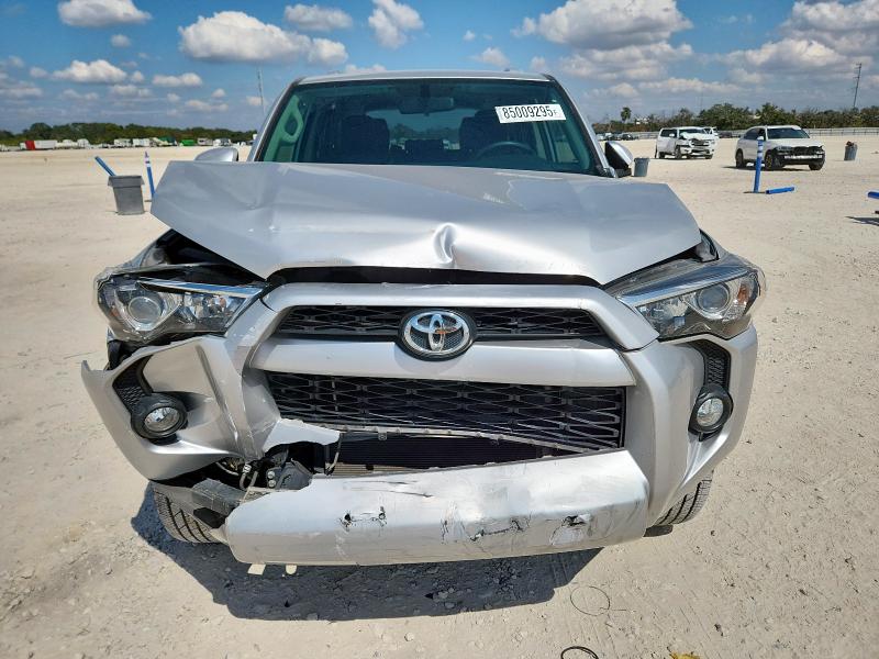 Photo 5 from auction – 2018 TOYOTA 4RUNNER SR with VIN JTEBU5JRXJ5571647