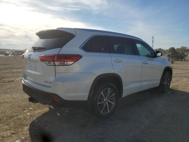 Photo 3 from auction – 2018 TOYOTA HIGHLANDER with VIN 5TDJZRFH5JS800674