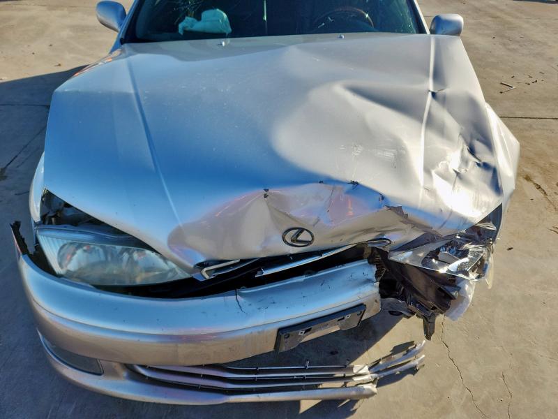 Photo 11 from auction – 2000 LEXUS ES 300 with VIN JT8BF28G6Y5099621