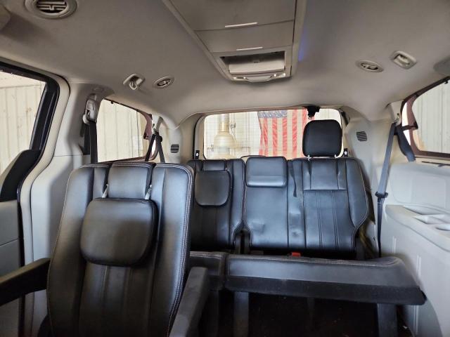 Photo 10 from auction – 2014 CHRYSLER TOWN & COU with VIN 2C4RC1BGXER460231