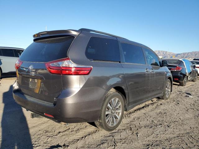 Photo 3 from auction – 2018 TOYOTA SIENNA XLE with VIN 5TDDZ3DC0JS203949