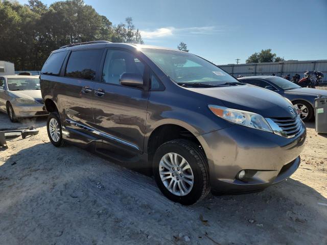 Photo 4 from auction – 2016 TOYOTA SIENNA XLE with VIN 5TDYK3DC4GS747045