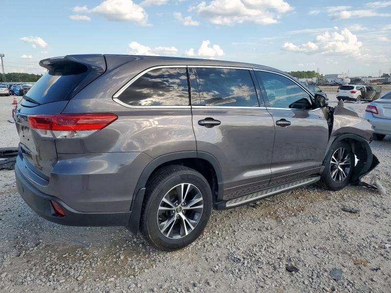 Photo 3 from auction – 2018 TOYOTA HIGHLANDER with VIN 5TDZZRFH1JS284395