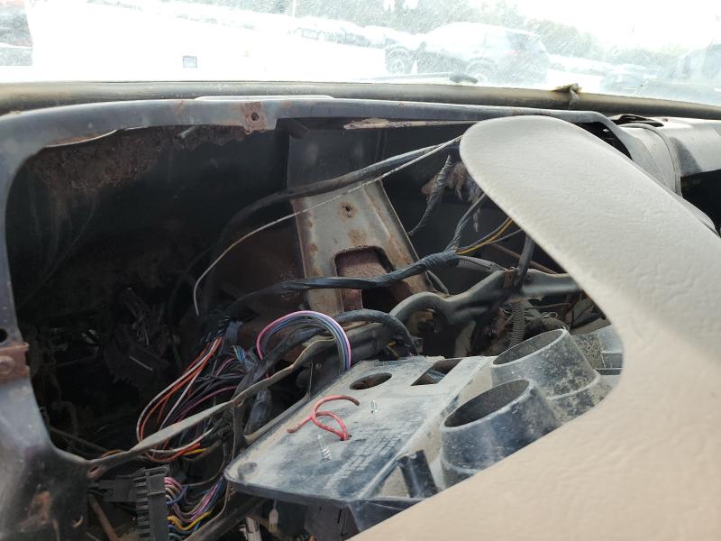 صورة رقم 9 من المزاد - 1982 GMC C1500 مع VIN 1GTDC14H0CF715926
