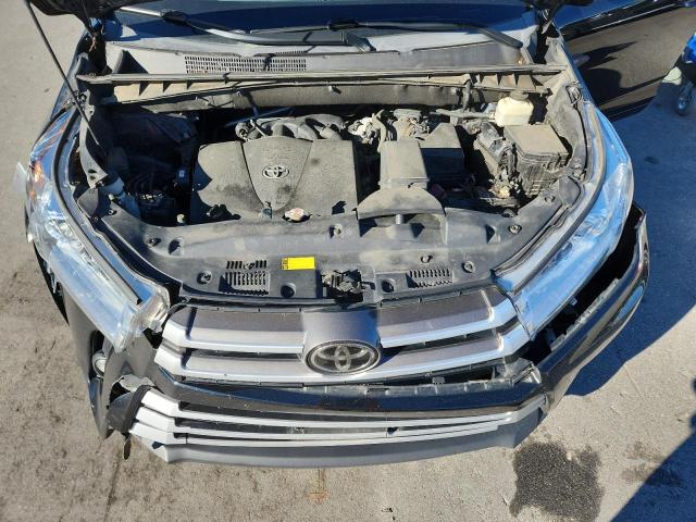Photo 12 from auction – 2018 TOYOTA HIGHLANDER with VIN 5TDJZRFH4JS553857