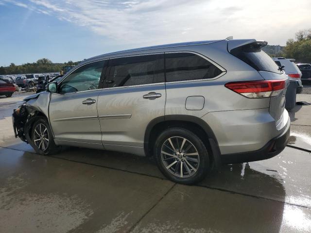 Photo 2 from auction – 2018 TOYOTA HIGHLANDER with VIN 5TDJZRFH0JS554259