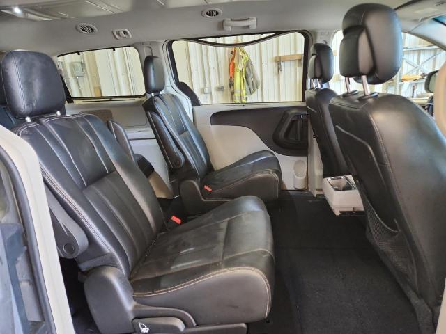 Photo 11 from auction – 2015 CHRYSLER TOWN & COU with VIN 2C4RC1BG1FR572076