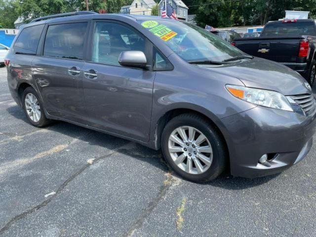 TOYOTA SIENNA XLE 2015 with VIN 5TDDK3DC4FS117555 - Photo from auction