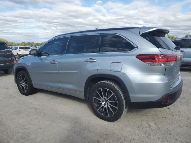 Photo 2 from auction – 2017 TOYOTA HIGHLANDER with VIN 5TDKZRFH2HS521746