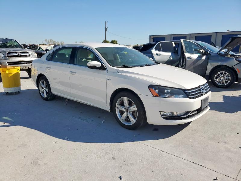Photo 4 from auction – 2015 VOLKSWAGEN PASSAT S with VIN 1VWAT7A39FC096664