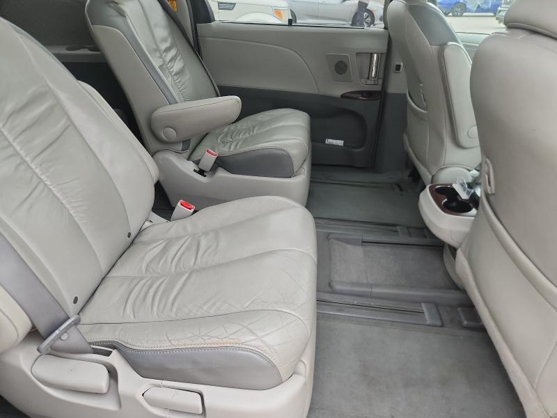 Photo 11 from auction – 2011 TOYOTA SIENNA XLE with VIN 5TDYK3DC0BS053638