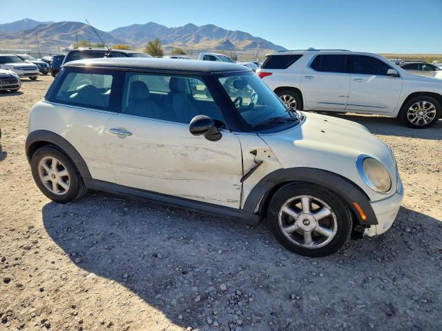 Photo 4 from auction – 2010 MINI COOPER with VIN WMWMF3C57ATZ64469