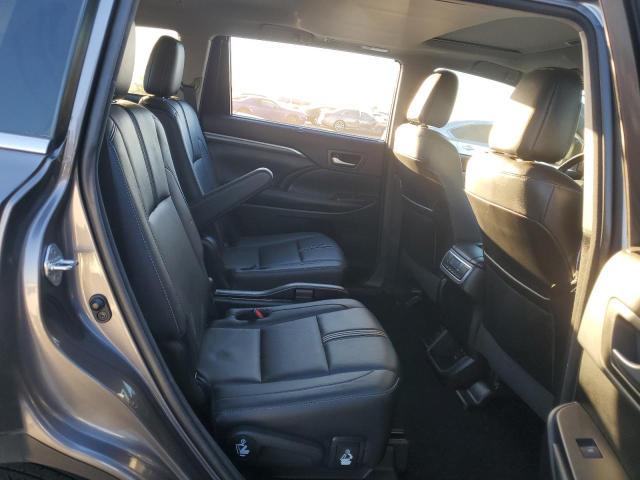 Photo 11 from auction – 2018 TOYOTA HIGHLANDER SE with VIN 5TDJZRFH4JS552157