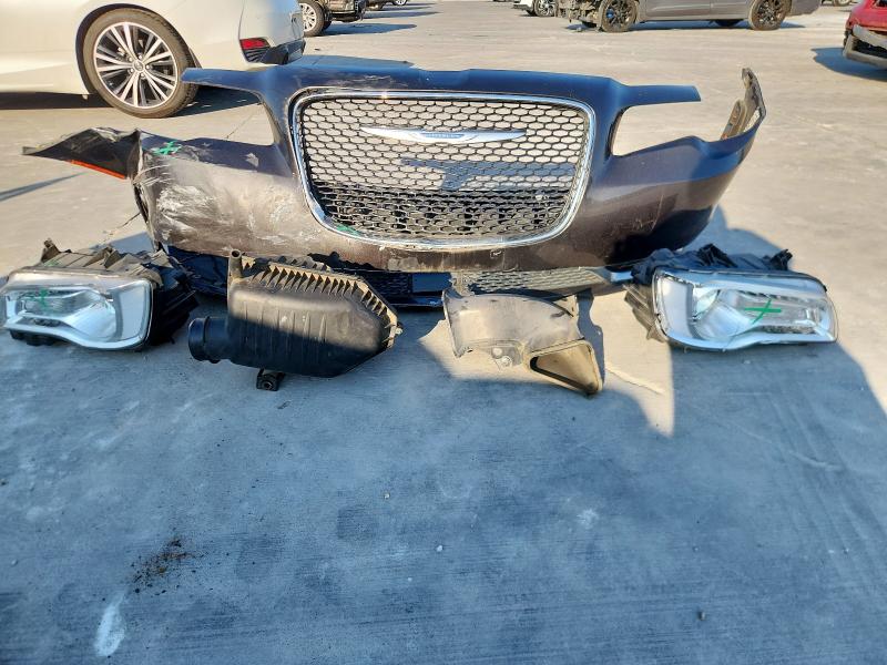 Photo 12 from auction – 2018 CHRYSLER 300 LIMITED with VIN 2C3CCAKG4JH267969