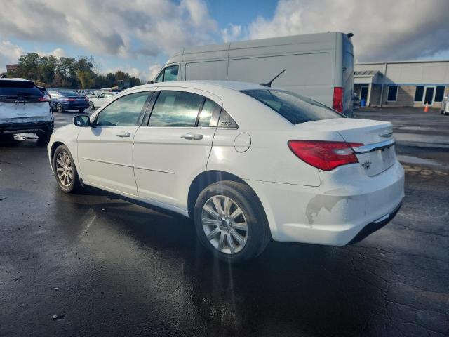 Photo 2 from auction – 2013 CHRYSLER 200 TOURIN with VIN 1C3CCBBB0DN773062