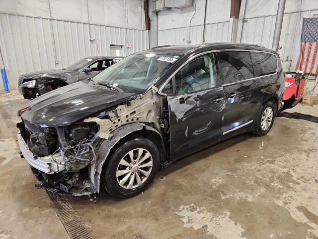 CHRYSLER PACIFICA T 2018 with VIN 2C4RC1BG3JR128237 - Photo from auction