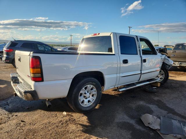 Photo 3 from auction – 2005 GMC NEW SIERRA with VIN 2GTEC13T151216136